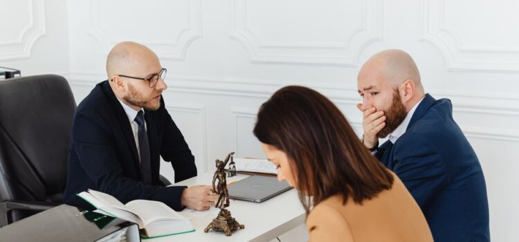Darmowe porady prawne 2026: Kompletny przewodnik po wsparciu
